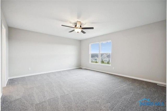 carpeted empty room featuring ceiling fan