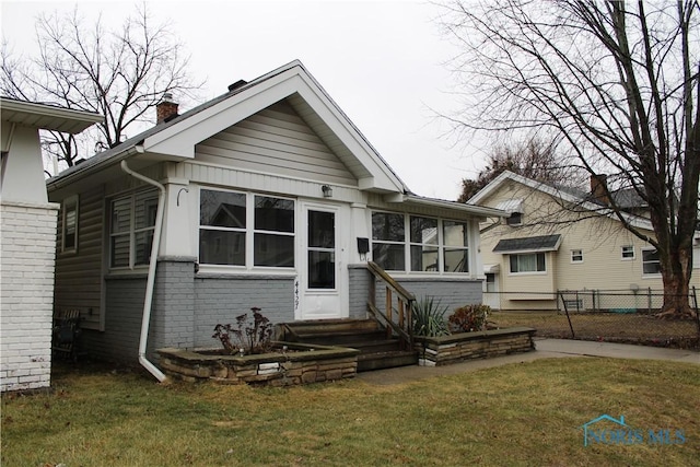 bungalow-style house featuring a front yard