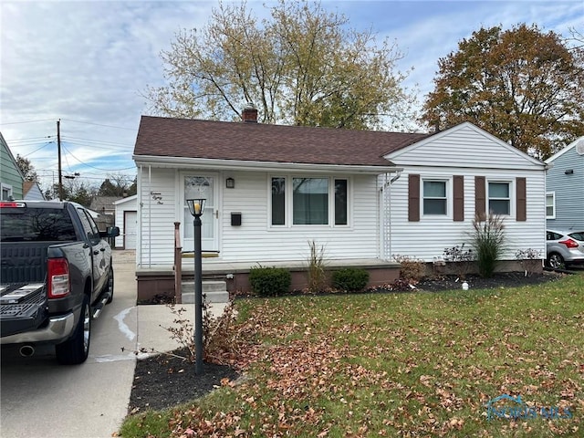 view of front of property with a front yard