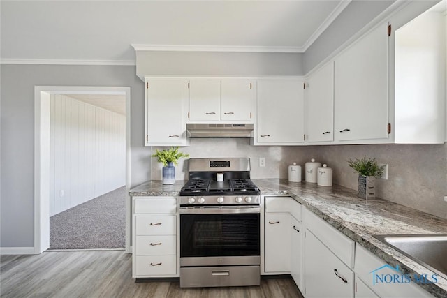 kitchen with sink, white cabinetry, stainless steel gas range oven, ornamental molding, and light wood-type flooring