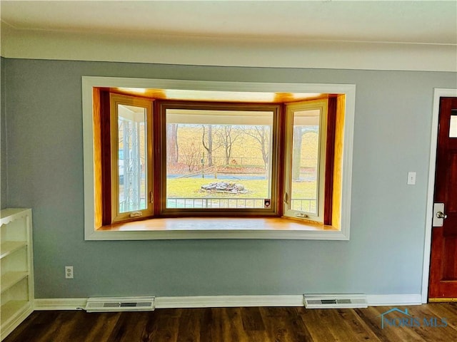 details with visible vents, baseboards, and wood finished floors