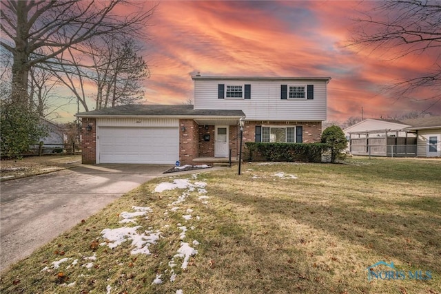 view of front property featuring a garage and a lawn