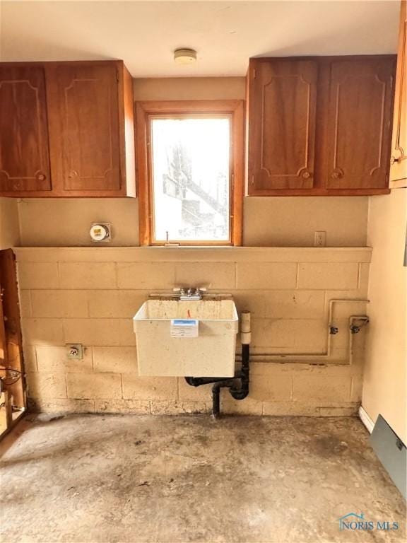 laundry area featuring sink