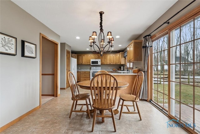 dining area featuring sink and a notable chandelier