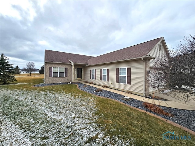 single story home with a front yard