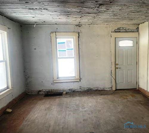 146 Railroad St, Tiffin, OH 44883 - entryway featuring plenty of natural light