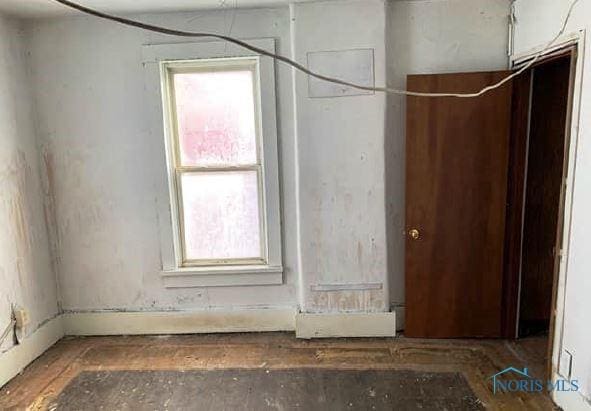 146 Railroad St, Tiffin, OH 44883 - spare room with healthy amount of natural light