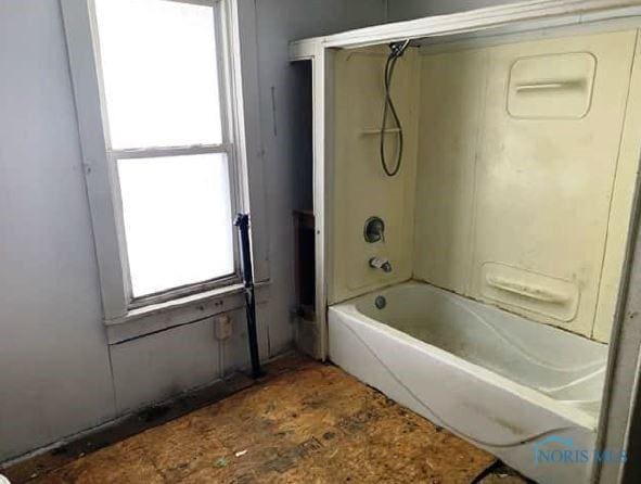 146 Railroad St, Tiffin, OH 44883 - full bathroom with shower / tub combination