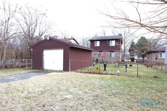 view of front of home featuring a garage, an outdoor structure, and a front yard