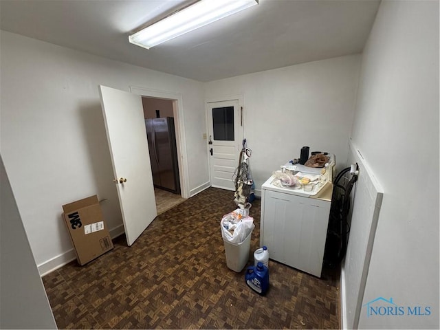 laundry room with washer / dryer and baseboards