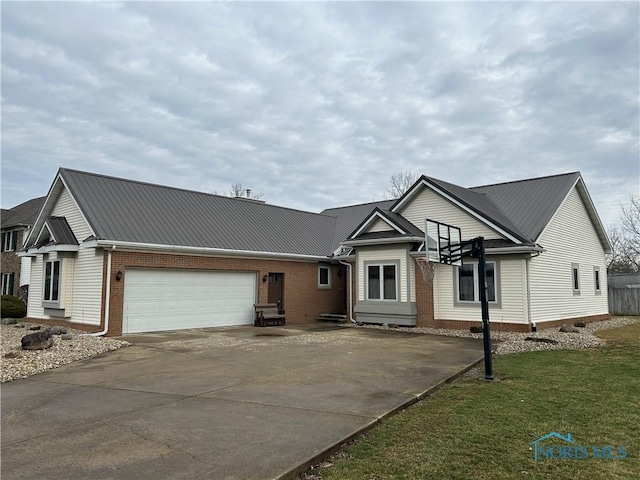 view of front of property featuring a garage and a front yard