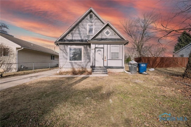 view of front of home featuring a yard