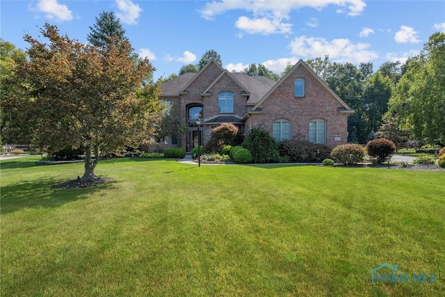 view of front of property with a front lawn