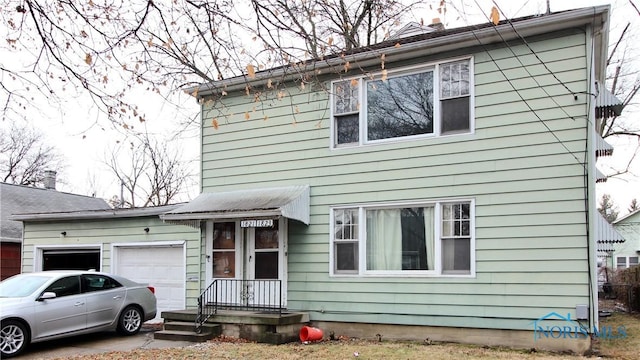 view of front facade featuring a garage