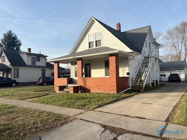 view of front of home with a porch and a front lawn