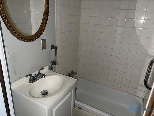 bathroom featuring vanity and tiled shower / bath combo