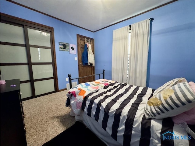 bedroom featuring crown molding and carpet flooring