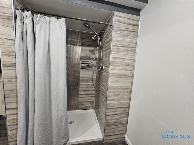 bathroom featuring curtained shower