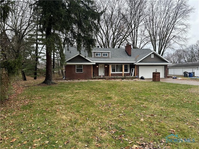 view of front of property featuring a garage and a front yard