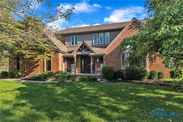 view of front of house with a front lawn