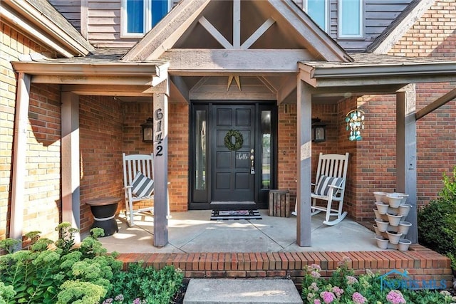 doorway to property with covered porch