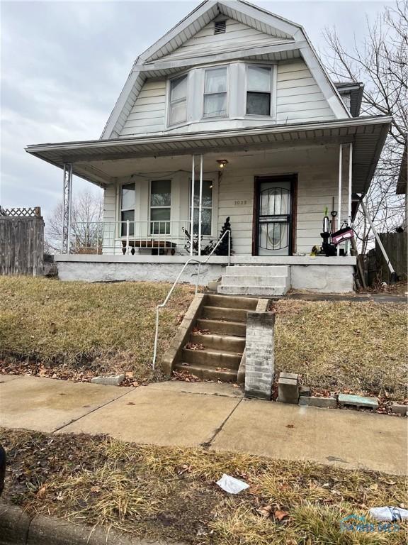 view of front of home featuring a porch and a gambrel roof