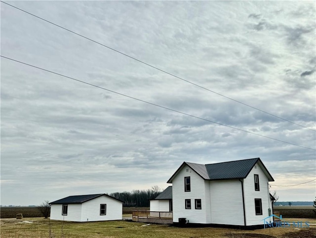 view of side of property featuring a yard