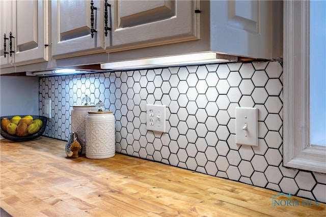 interior details with tasteful backsplash