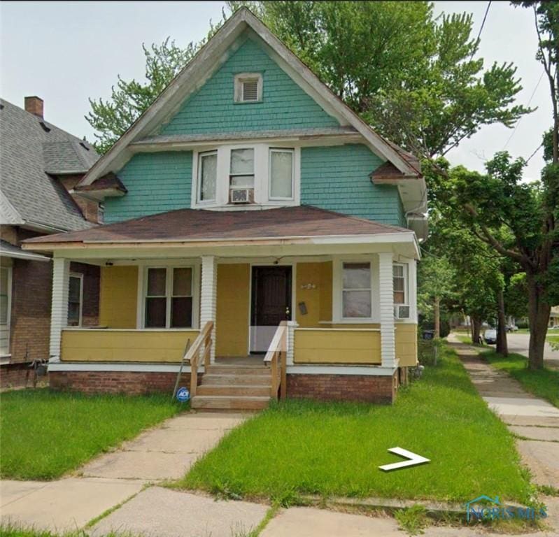 view of front facade featuring cooling unit and covered porch