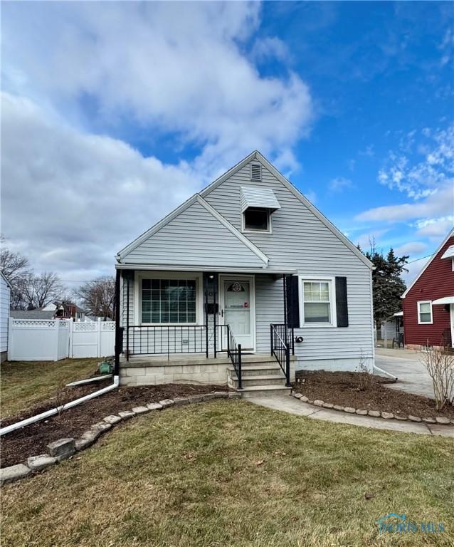 bungalow-style home with a front lawn