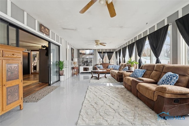 sunroom featuring ceiling fan