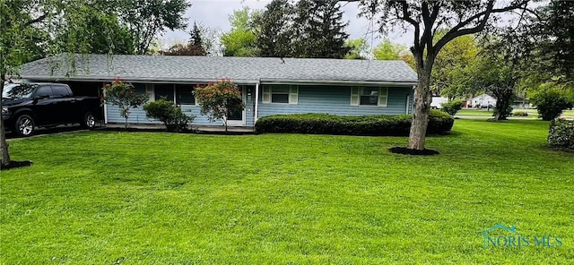 ranch-style house featuring a front yard