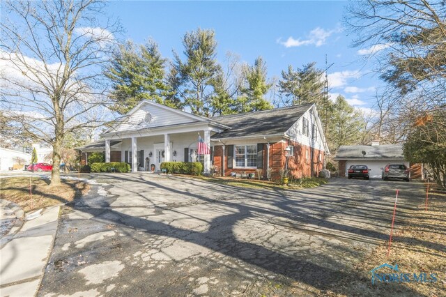 view of front of property featuring a porch