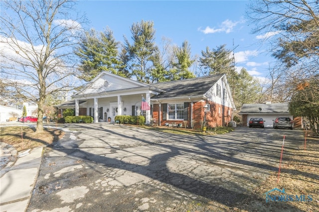 view of front of property with covered porch