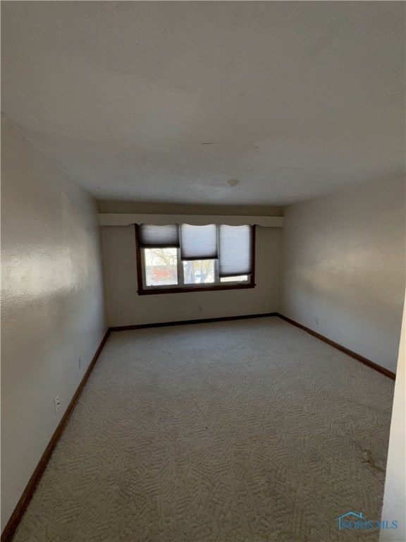 unfurnished room featuring carpet flooring