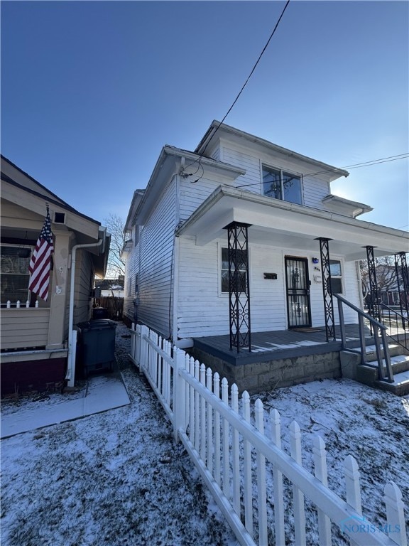 view of front facade featuring covered porch