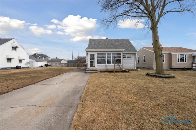 view of front of property with a front yard