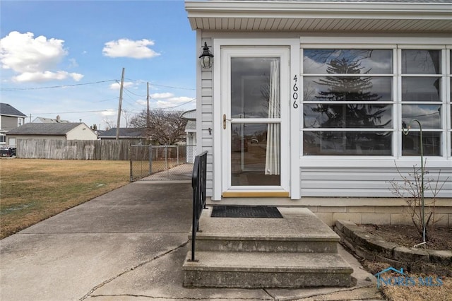 property entrance featuring a yard