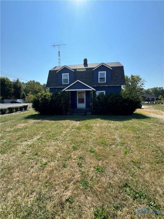 view of front of property with a front lawn