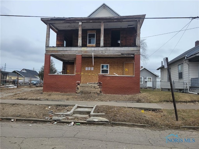 view of front of property featuring covered porch