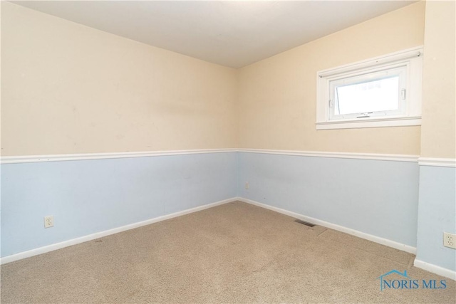 unfurnished room featuring carpet