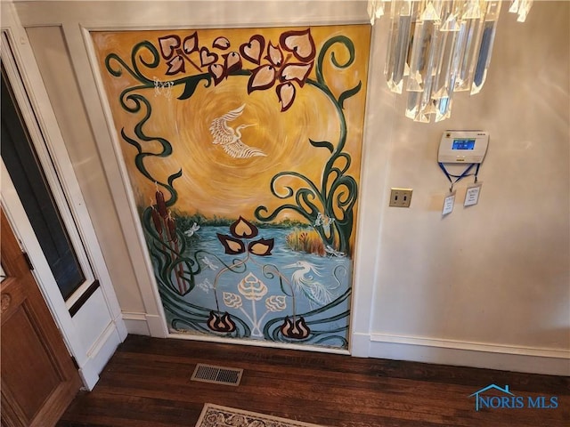 424 Winthrop St, Toledo, OH 43620 - detailed view of wood finished floors and baseboards