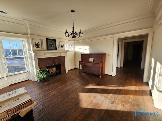 living room with a notable chandelier, crown molding, and dark hardwood / wood-style floors