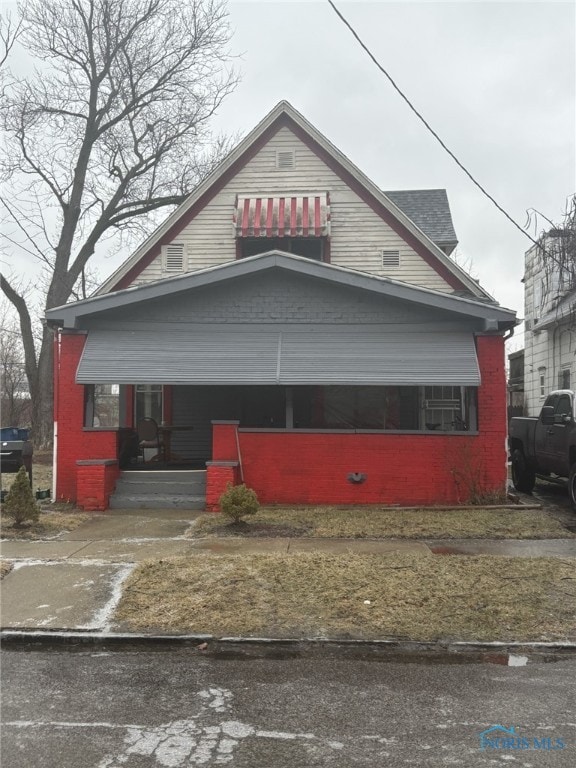 view of front of house with covered porch