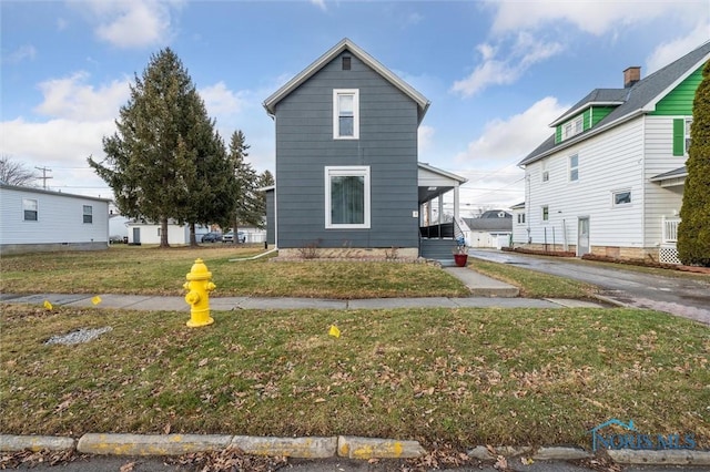 view of front of house with a front yard