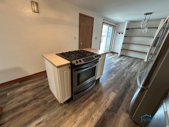 kitchen with stainless steel appliances, dark wood-type flooring, and decorative light fixtures