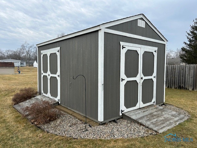 view of outdoor structure featuring a yard