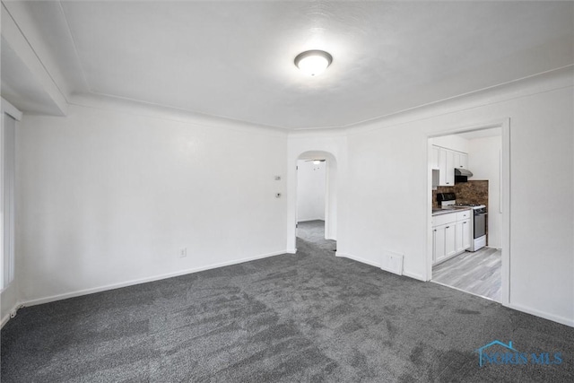 unfurnished living room with carpet