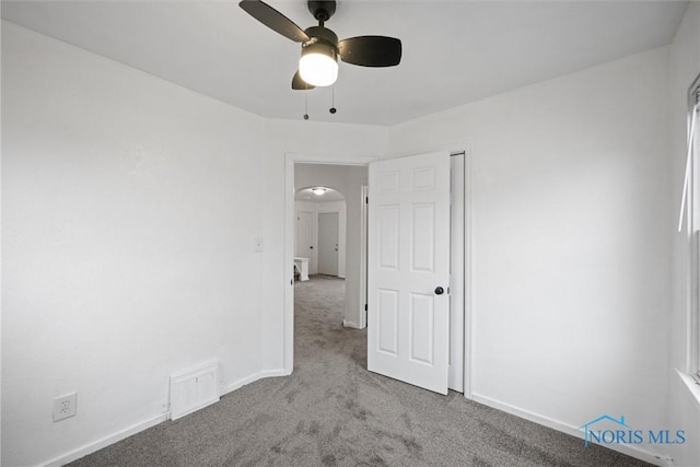 unfurnished room featuring ceiling fan and light colored carpet