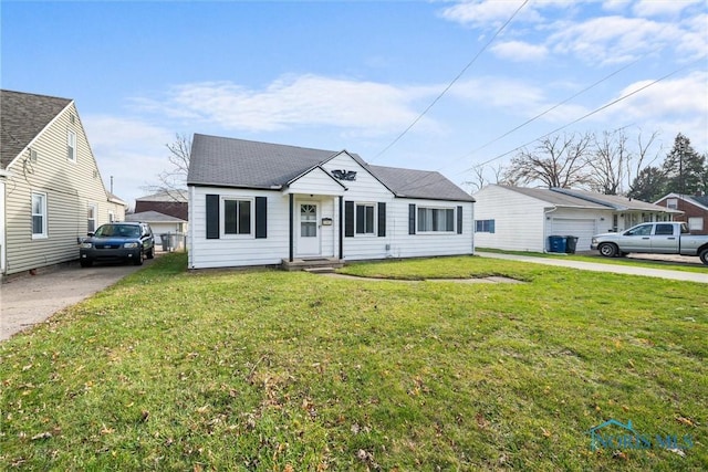 bungalow featuring a front yard